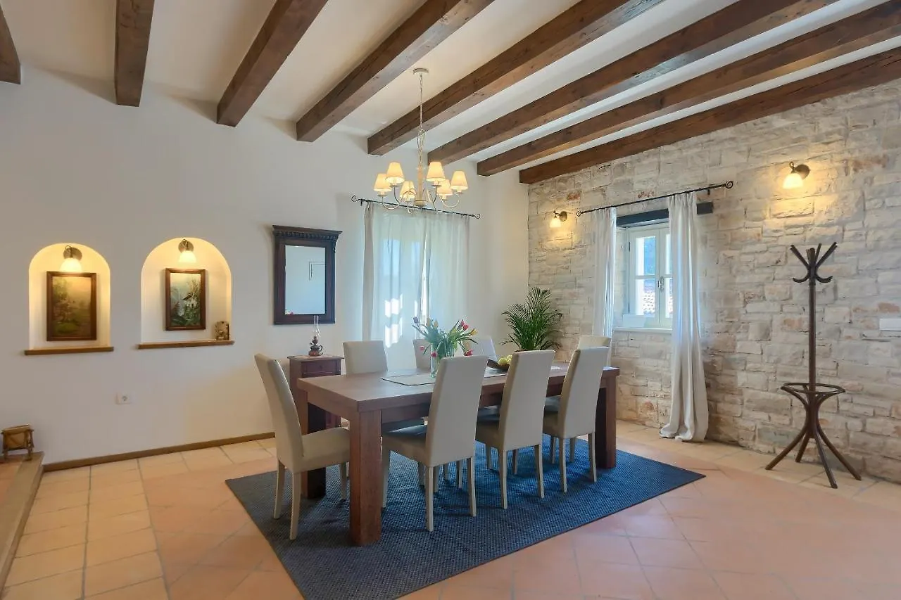 Villa Barbarella Tinjan Croatia